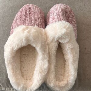 New, no box, pink knit slippers. They are the softest slippers ever!!